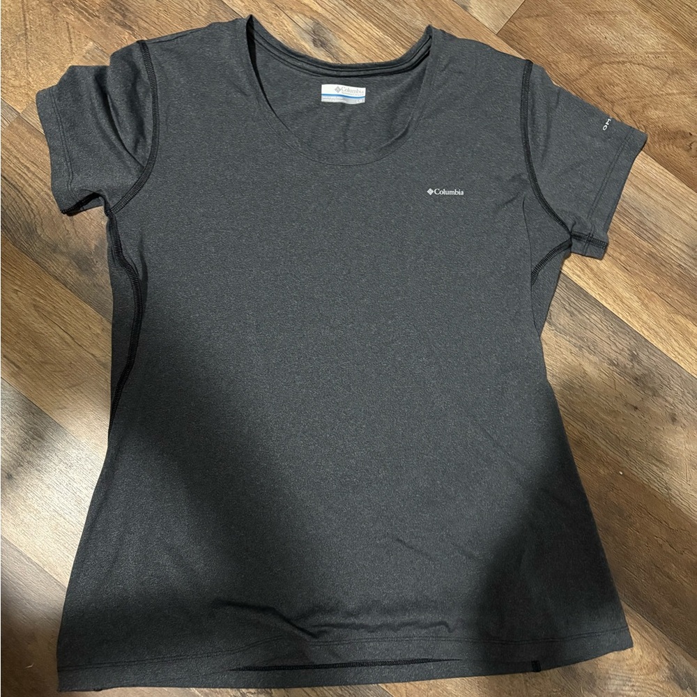 Columbia active tee size large